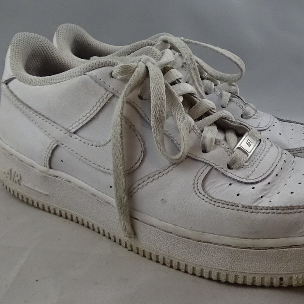 Nike Air Force 1 LE - "Triple White" - Size 7Y Kids' Sneakers {USED}